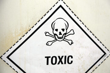 A toxic sign with skull and crossbones for toxic backlinks